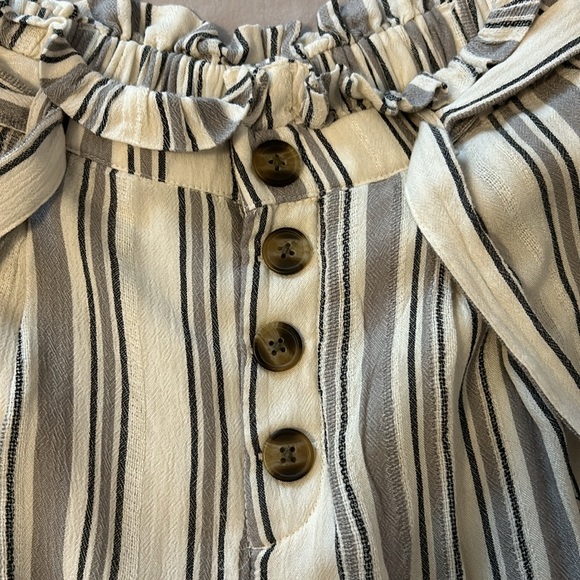 American Eagle striped shorts. Size small - Picture 3 of 5